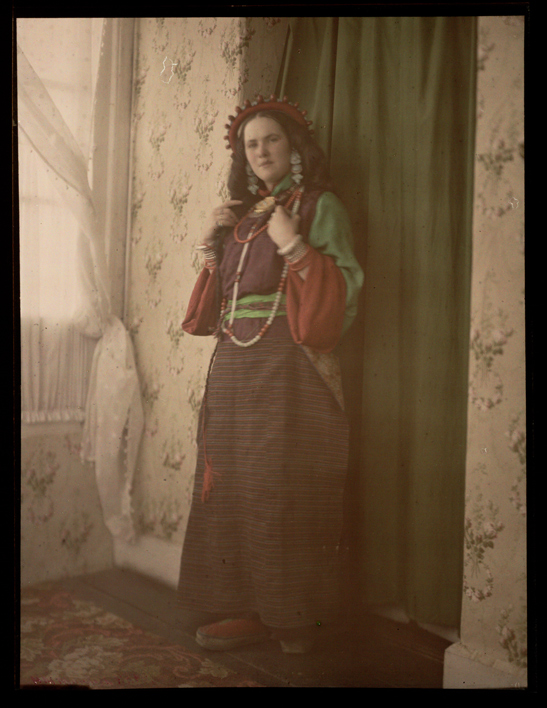 Brides Costume, Darjeeling, c.1914, Helen Messinger Murdoch, The Royal Photographic Society Collection, National Media Museum / SSPL