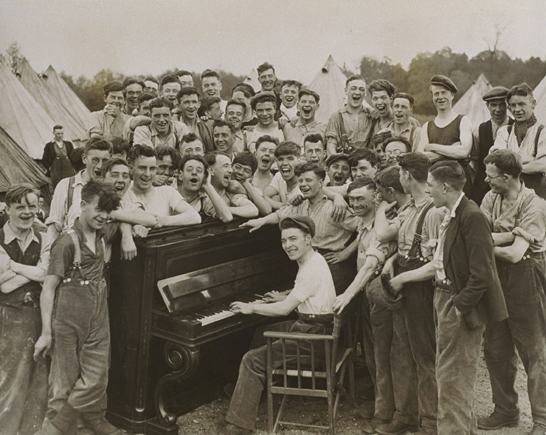 Sing-a-long at the piano for summer campers, National Media Museum Collection / SSPL