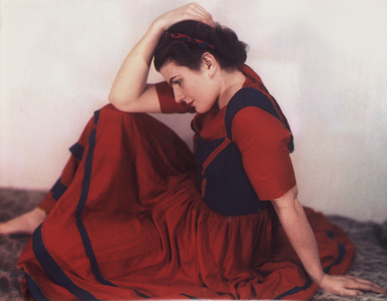 Woman in a red dress, 1939, John Hinde, The Royal Photographic Society Collection © National Media Museum, Bradford / SSPL. Creative Commons BY-NC-SA