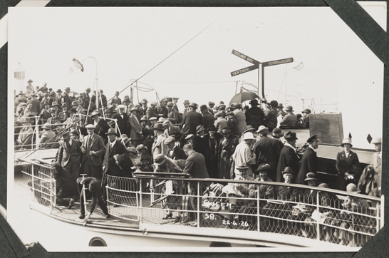Crowded ship, 1924, unknown photographer © National Media Museum, Bradford / SSPL. Creative Commons BY-NC-SA