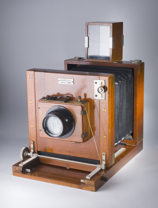 Gandolfi prison / extending bellows camera, c. 1940 © National Media Museum, Bradford / SSPL. Creative Commons BY-NC-SA