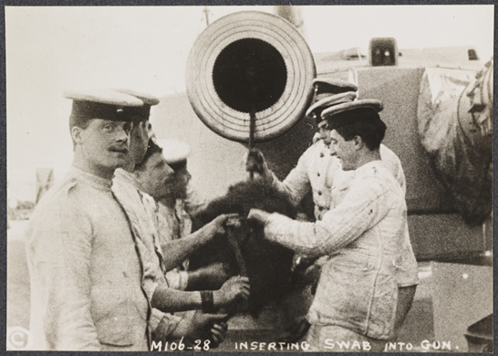 Inserting swab into gun, c. 1915, unknown photographer © National Media Museum, Bradford / SSPL. Creative Commons BY-NC-SA