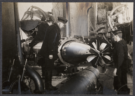 Inspecting a torpedo, c. 1915, unknown photographer © National Media Museum, Bradford / SSPL. Creative Commons BY-NC-SA