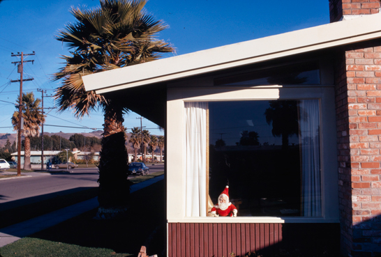 Christmas home, San Francisco, 1971, Tony Ray-Jones © National Media Museum, Bradford / SSPL