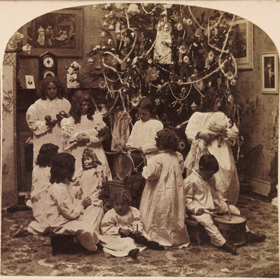 'Just out of bed - Christmas morning', 1897, unknown photographer © National Media Museum, Bradford / SSPL. Creative Commons BY-NC-SA