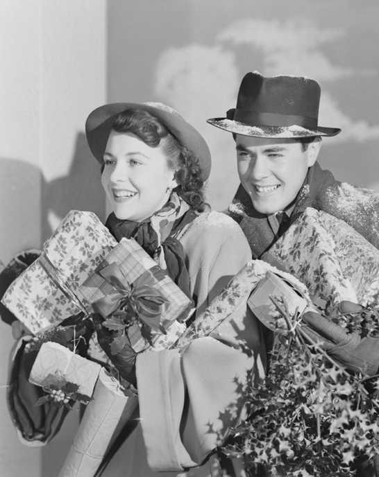 Couple carrying Christmas presents, c.1950, Photographic Advertising Limited © National Media Museum, Bradford / SSPL. Creative Commons BY-NC-SA