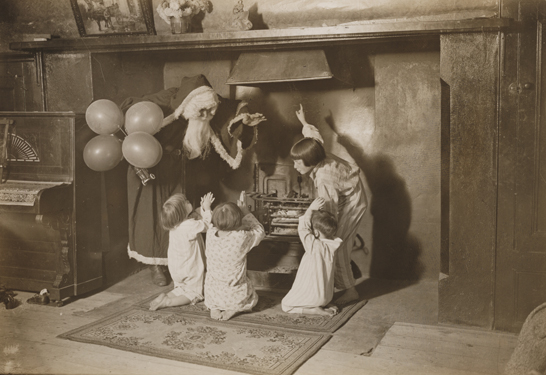 'Father Christmas with kiddies around an old-fashioned fireplace', 3 December 1932, James Jarché © Daily Herald / National Media Museum, Bradford / SSPL