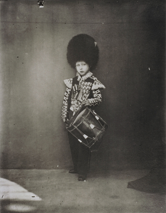 The drummer boy, unknown photographer © Daily Herald / National Media Museum, Bradford / SSPL