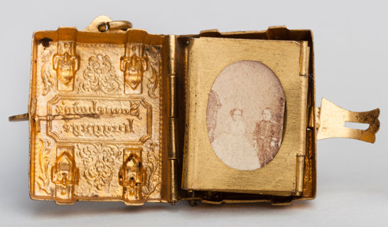 Portrait of Tom Thumb and Lavinia Warren from a gilt locket containing 12 albumen prints, c. 1864, The Royal Photographic Society Collection © National Media Museum, Bradford / SSPL. Creative Commons BY-NC-SA