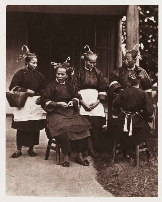 Field Women, c. 1871, John Thomson © National Media Museum, Bradford / SSPL. Creative Commons BY-NC-SA