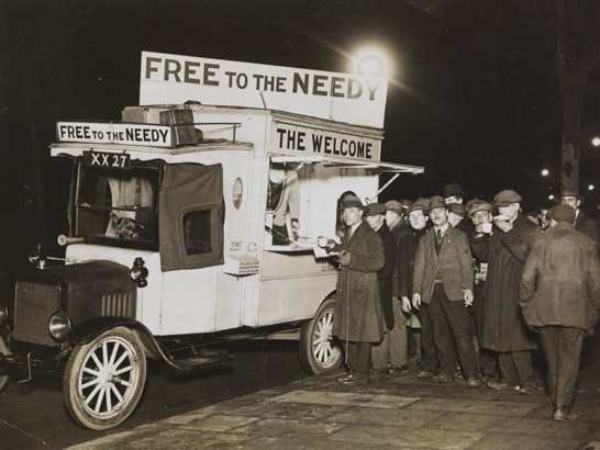The Welcome - Free to the Needy mobile cafe, 1930, London News Agency © National Media Museum, Bradford / SSPL. Creative Commons BY-NC-SA