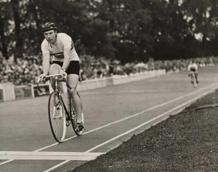 Reg Harris wins quarter final of 1000m cycle race, 1948 Olympics, London