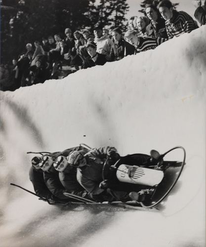 The 1952 USA four-man bobsleigh team going downhill