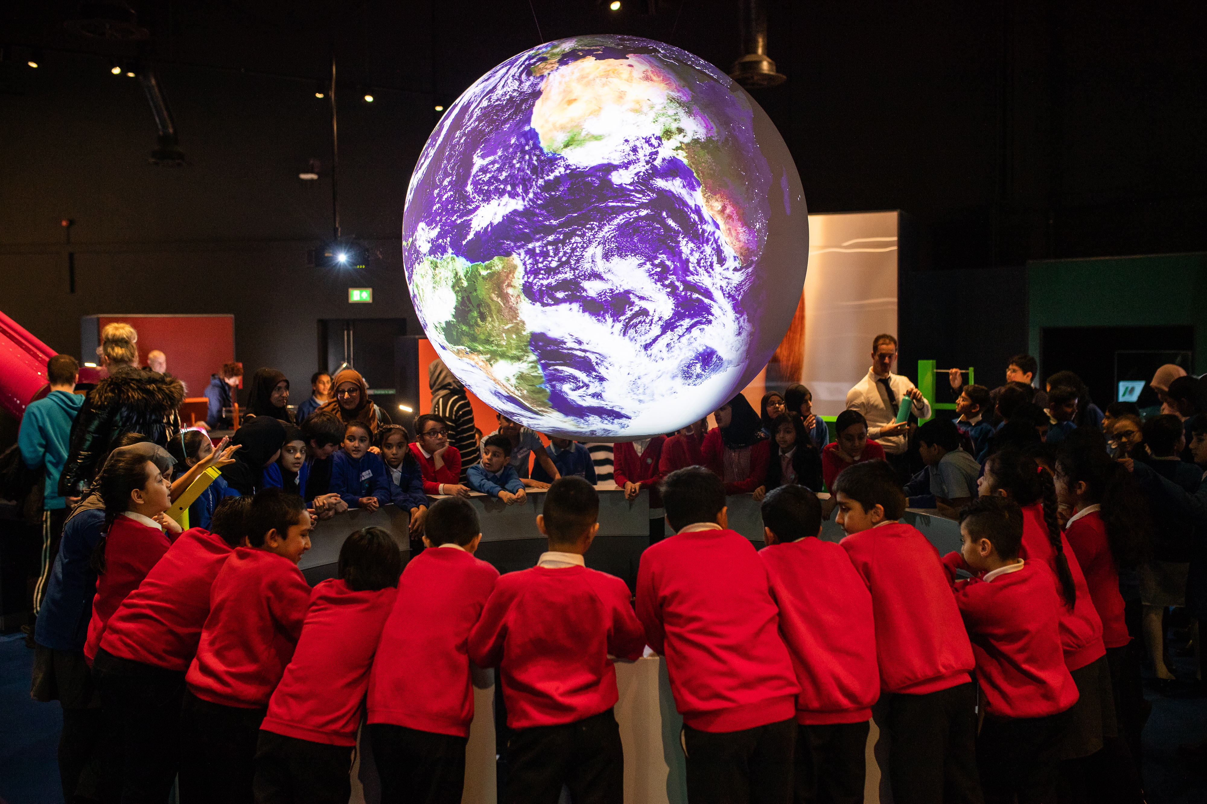 Bankfoot and Bowling Park Primaries gather for a Wonderlab experience