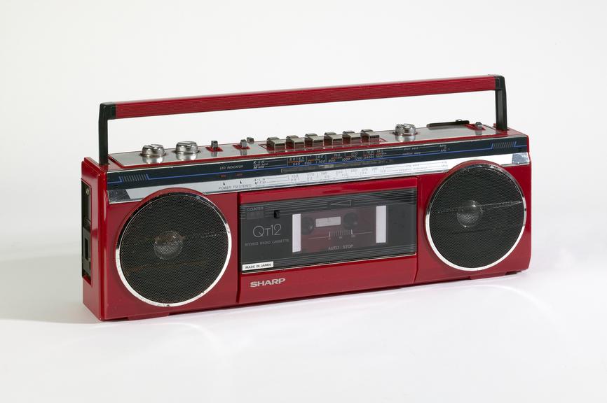 Portable radio cassette player