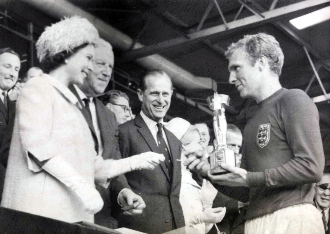 The Queen presents the World Cup trophy to Bobby Moore, England’s captain. 