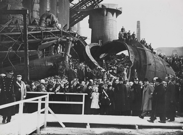 King Edward and S O Davies at Dowlais, 1936