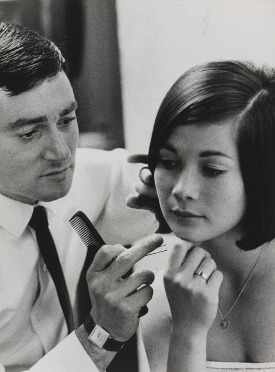 Vidal Sassoon in action in his Grosvenor House Studio