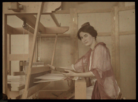 Santa Barbara Pupil Weaving Rug c.1915, Helen Messinger Murdoch, The Royal Photographic Society Collection, National Media Museum / SSPL