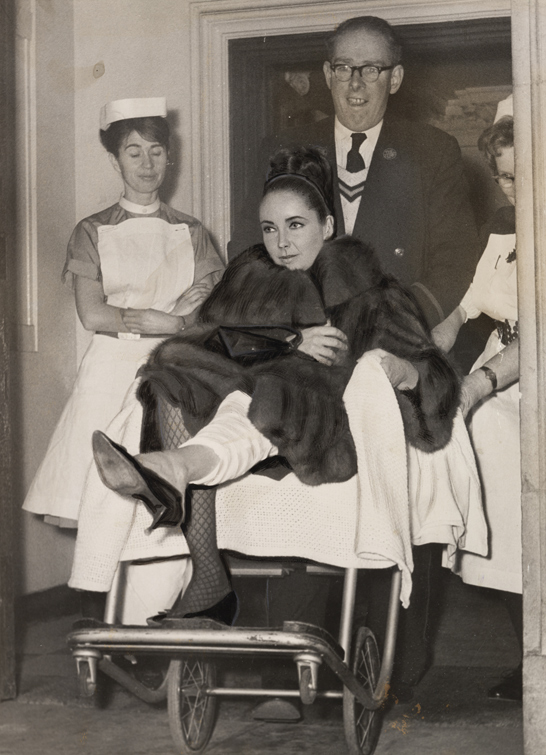 Elizabeth Taylor leaves the London Clinic, 23 January 1963, Randle Daily Herald Archive, National Media Museum