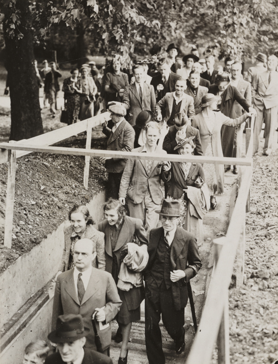 War declared on Germany - England's first air raid, 3 September 1939, Edward George Malindine, Daily Herald Archive, National Media Museum