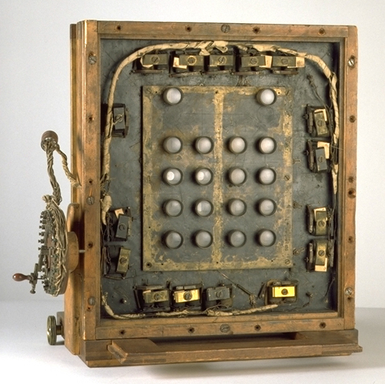 Le Prince 16-lens camera (interior), 1886, Louis Aime Augustin Le Prince © National Media Museum / SSPL. Creative Commons BY-NC-SA