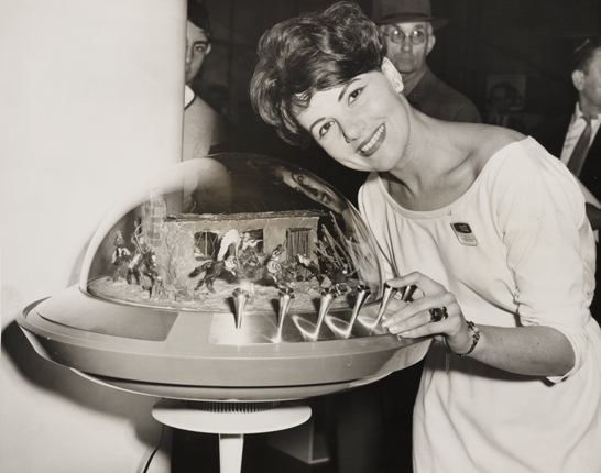 'A Glimpse into the Future of television at Festival Hall', 1960, Central Press Photos Ltd © National Media Museum, Bradford / SSPL. Creative Commons BY-NC-SA