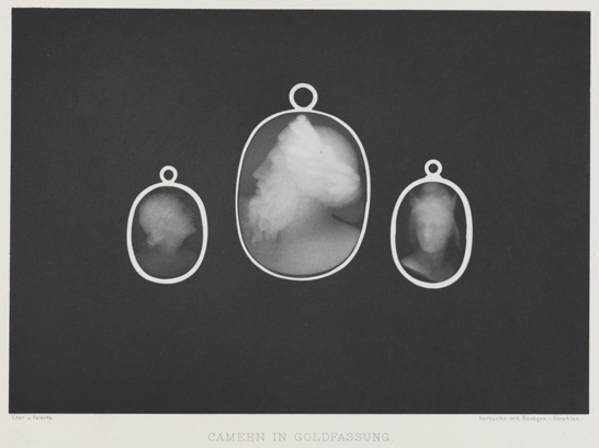 Cameen in Goldfassung, 1896, Eduard Valenta and Josef Maria Eder, National Media Museum, Bradford / SSPL. Creative Commons BY-NC-SA
