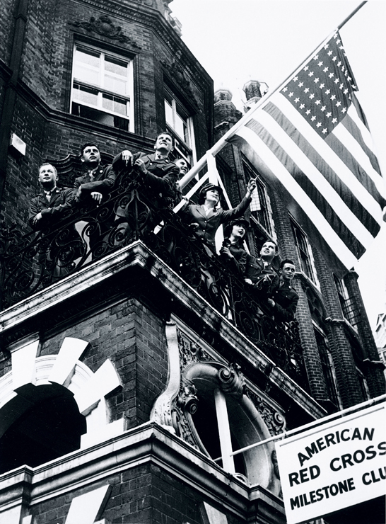 GIs on leave at the Milestone Club, Kensington, London, 2 September 1942 © Daily Herald / National Media Museum, Bradford / SSPL