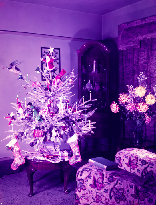 Decorated Christmas tree in living room, c.1950, Photographic Advertising Limited © National Media Museum, Bradford / SSPL. Creative Commons BY-NC-SA