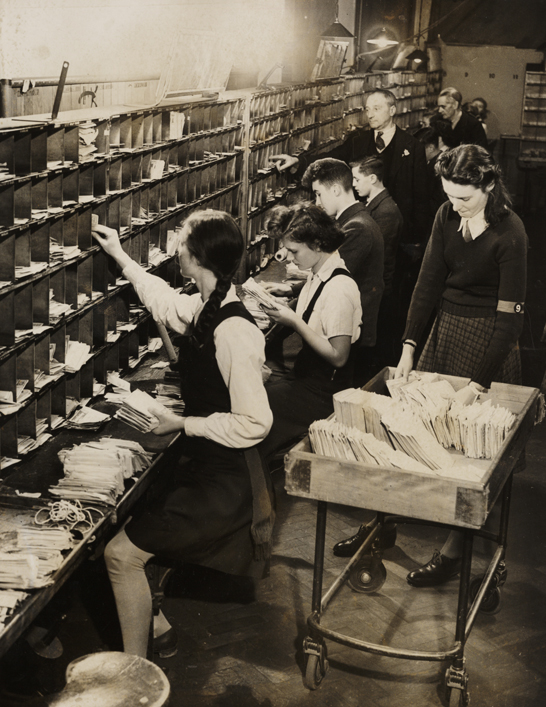 School children sorting the Christmas mail, 14 December 1942, Fox Photos Ltd © National Media Museum, Bradford / SSPL. Creative Commons BY-NC-SA