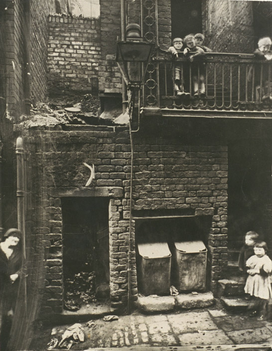 Liverpool slums, c. 1935, Daily Herald © National Media Museum, Bradford / SSPL. Creative Commons BY-NC-SA