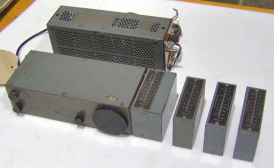 MCR1 ‘Biscuit Tin’ radio (1943-44) with its multi-standard mains power supply and four plug-in coils (BBC Collection)