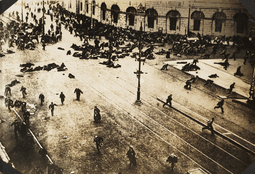 Revolution in Petrograd, Russia, 1917. © Karl Bulla / National Science and Media Museum Collection / SSPL