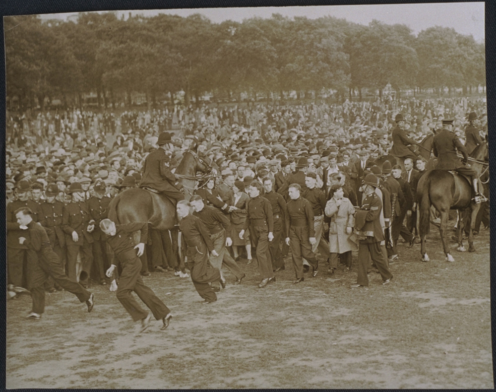 Police restrain crowds as Fascists demonstrate, Hyde Park, 9 September 1934. / Daily Herald Archive / National Science and Media Museum Collection / SSPL
