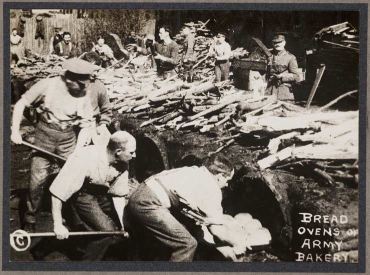 Picture of British soldiers baking bread