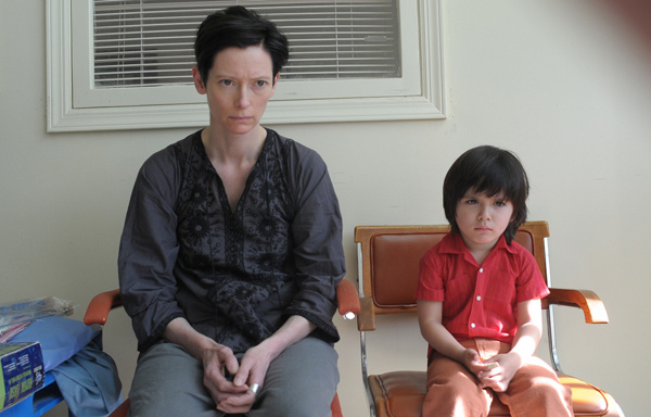 Tilda Swinton and Rock Duer as Eva and Kevin