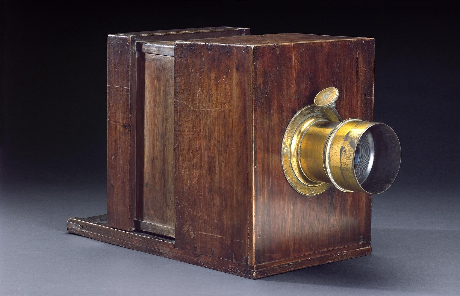 Wet plate camera, 1855 © Science Museum Group collection