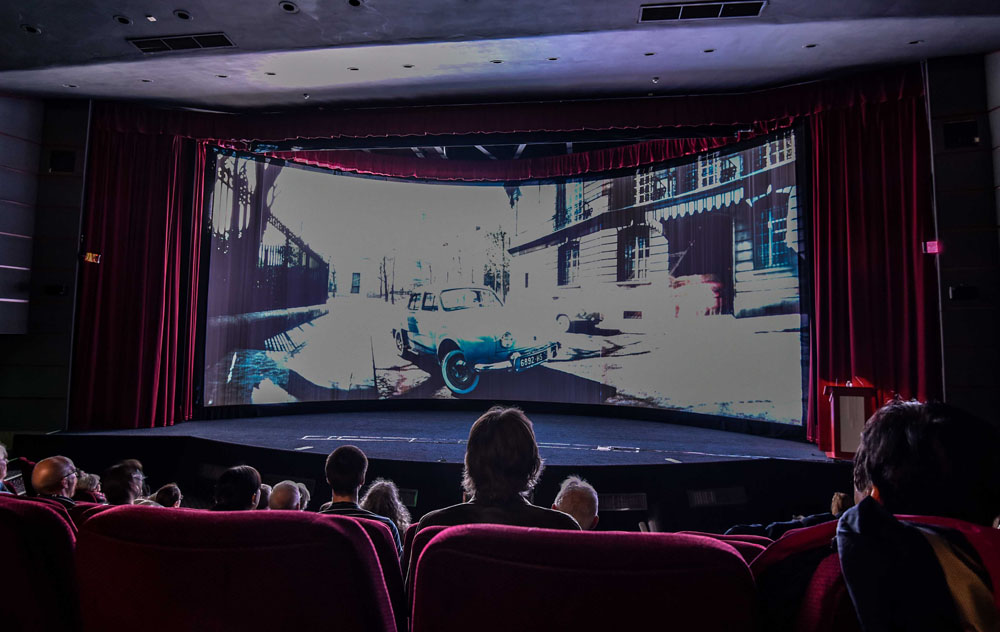 Renault Dauphine advertisement in 3-strip Cinerama