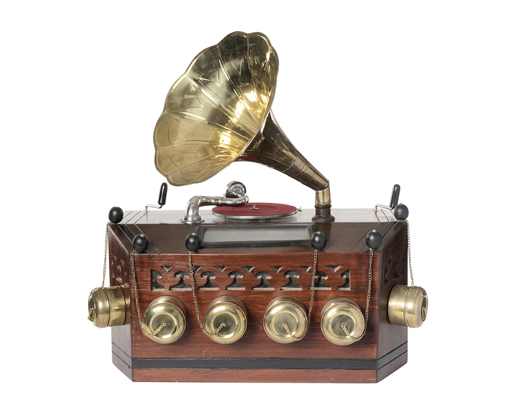 Bioscope hand-cranked cinema with gramophone attachment