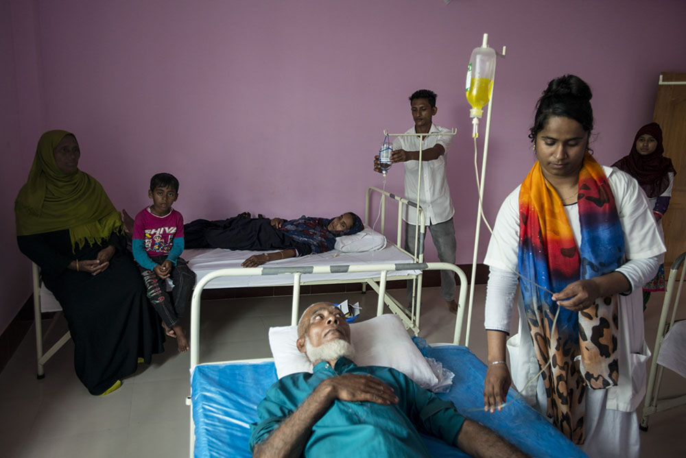 Staff caring for patients at the Singerkach Health Centre