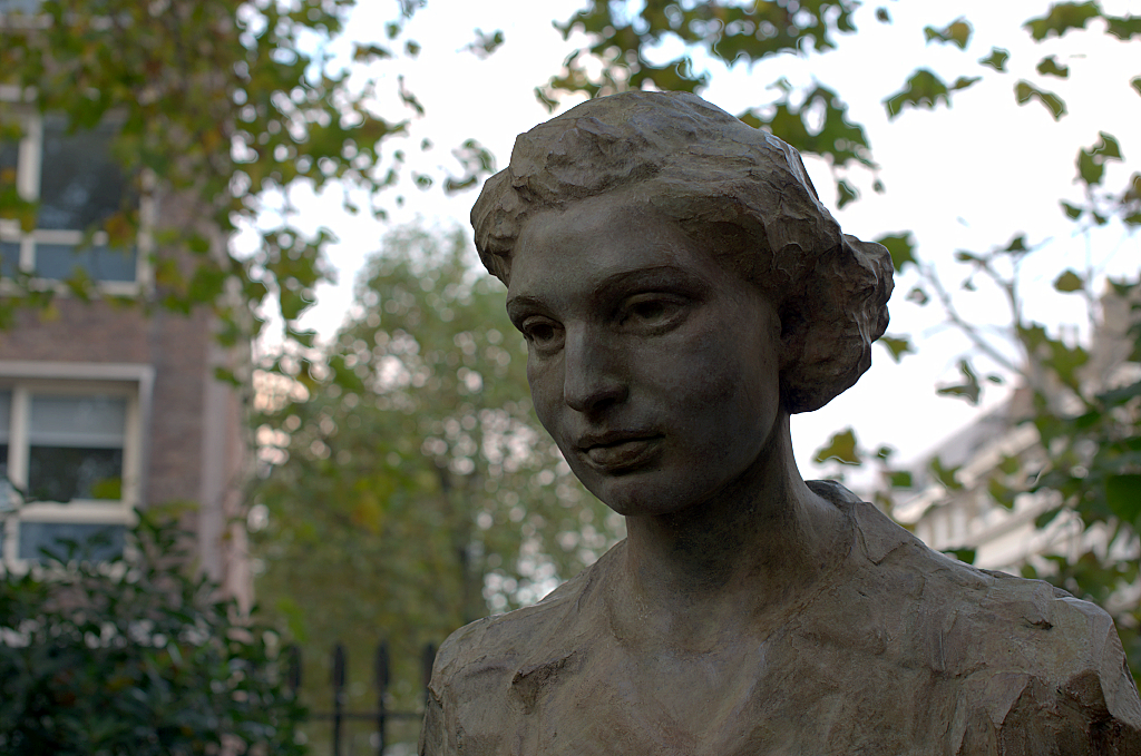 Statue of Noor Inayat Khan