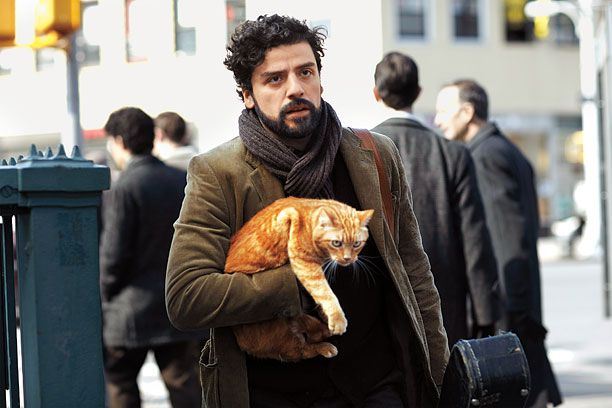 Oscar isaac holding a ginger cat in Inside Llewyn Davis